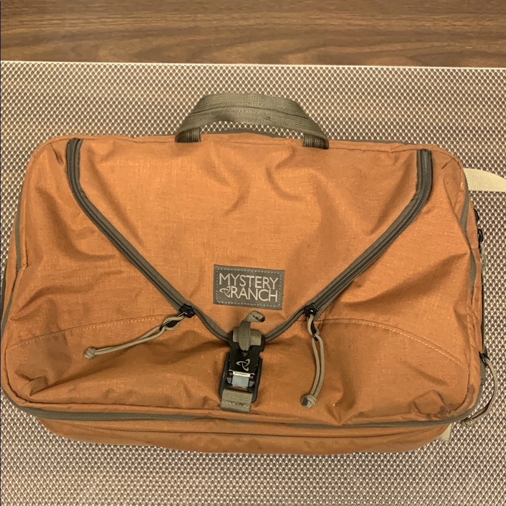 Mystery Ranch 3-way 18 expandable briefcase/pack, GUC
